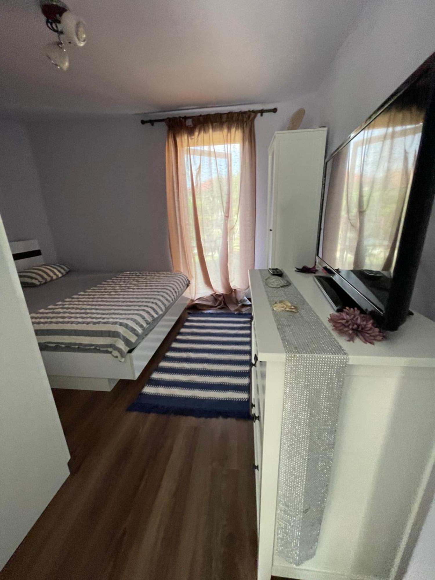 Garsoniera La Casa Apartment ทิมิชัวรา ภายนอก รูปภาพ